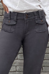 Hose mit festem Knopfdetail, Pattentasche und geradem Bein