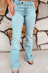 Klassische Low-Rise Schlagjeans