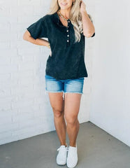 Damen-T-Shirt mit Waschung und Knöpfen (2 kaufen, kostenloser Versand)