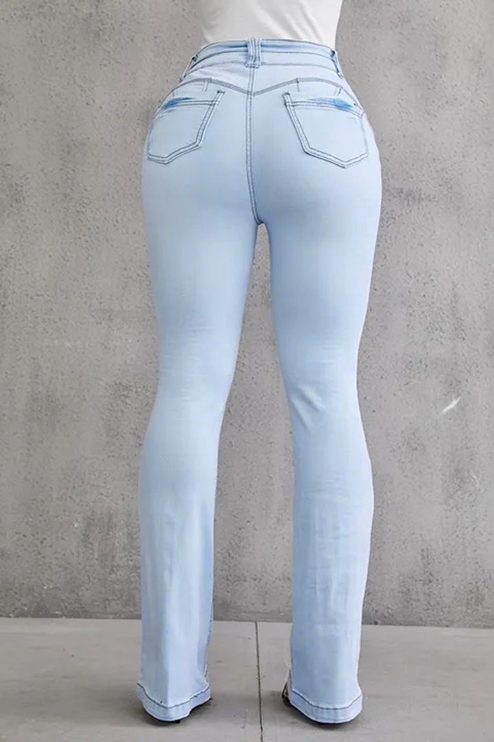 Butt-Lifting Schlagjeans mit Knopfleiste