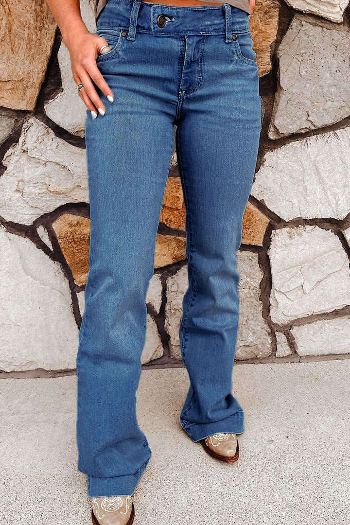 Klassische Low-Rise Schlagjeans