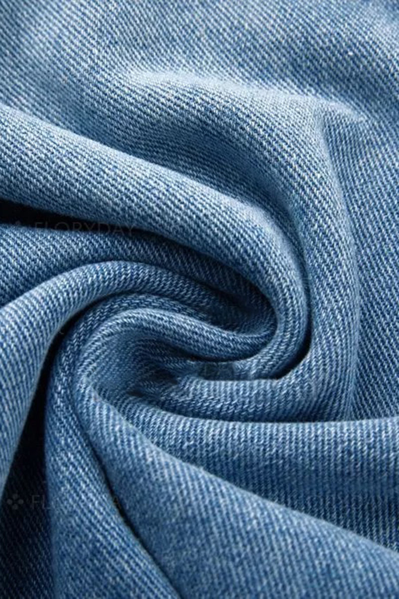 Zerrissene tief sitzende Jeans mit Knopfleiste