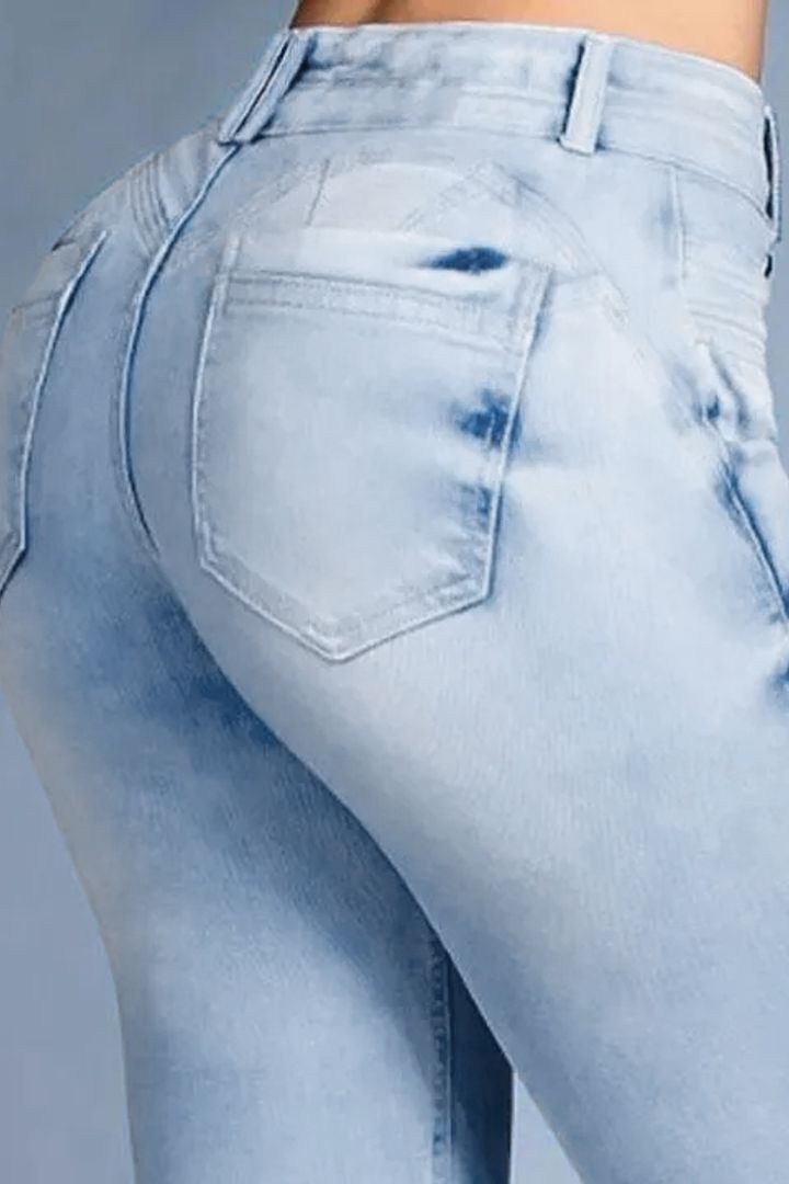 Butt-Lifting Schlagjeans mit Knopfleiste