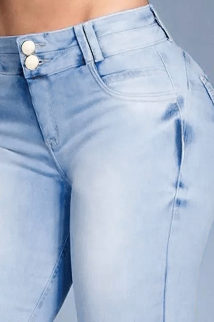 Butt-Lifting Schlagjeans mit Knopfleiste