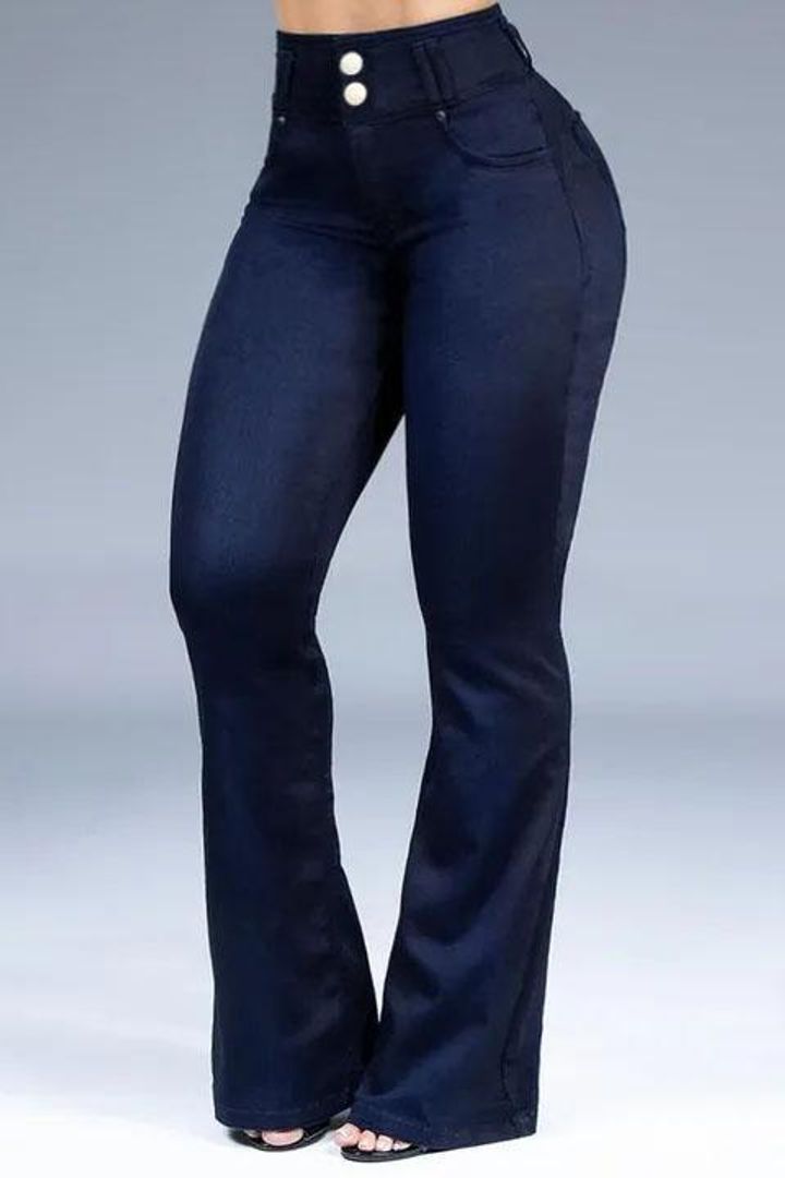 Butt-Lifting Schlagjeans mit Knopfleiste