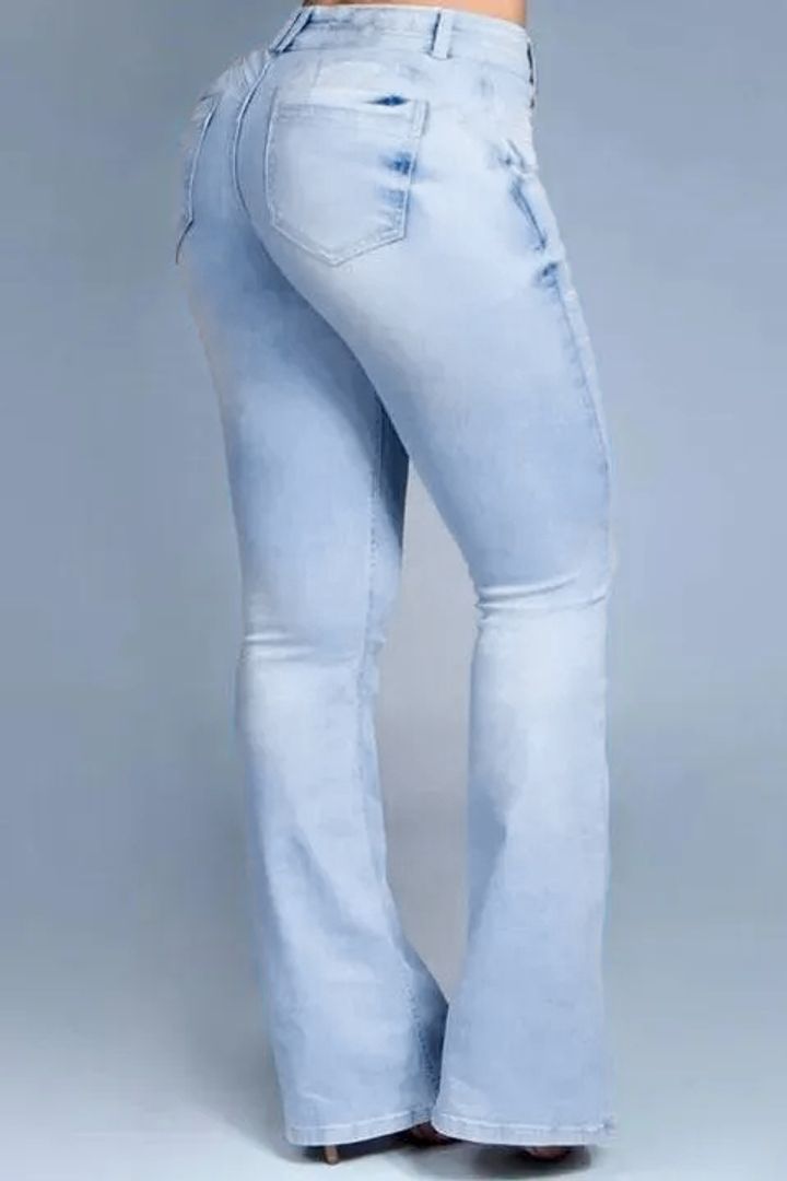 Butt-Lifting Schlagjeans mit Knopfleiste
