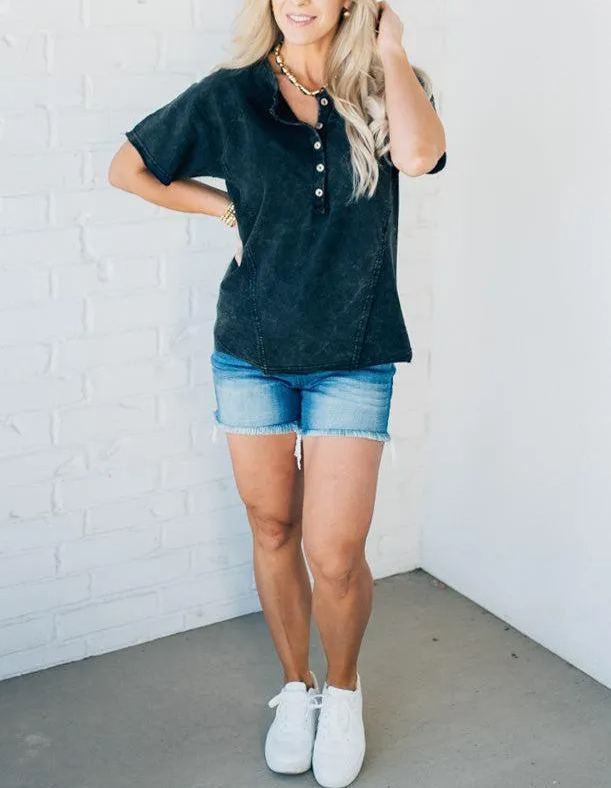 Damen-T-Shirt mit Waschung und Knöpfen (2 kaufen, kostenloser Versand)