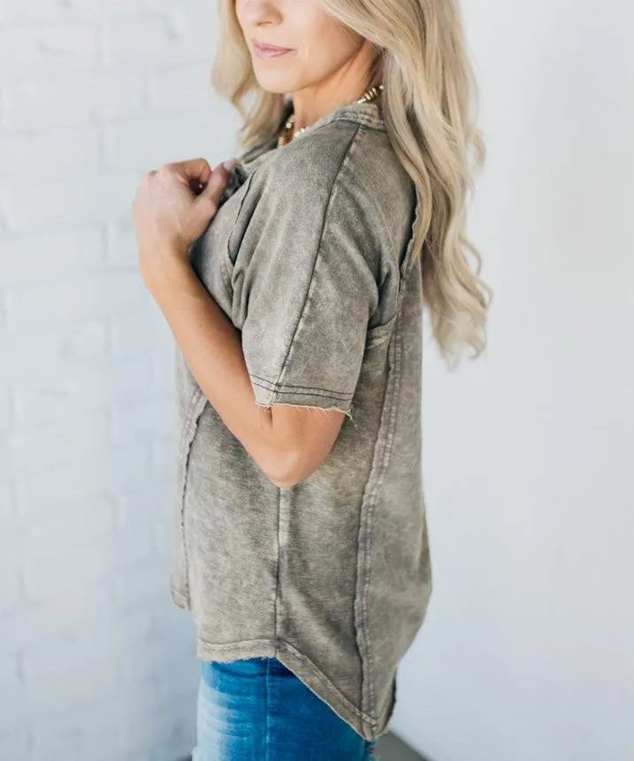 Damen-T-Shirt mit Waschung und Knöpfen (2 kaufen, kostenloser Versand)